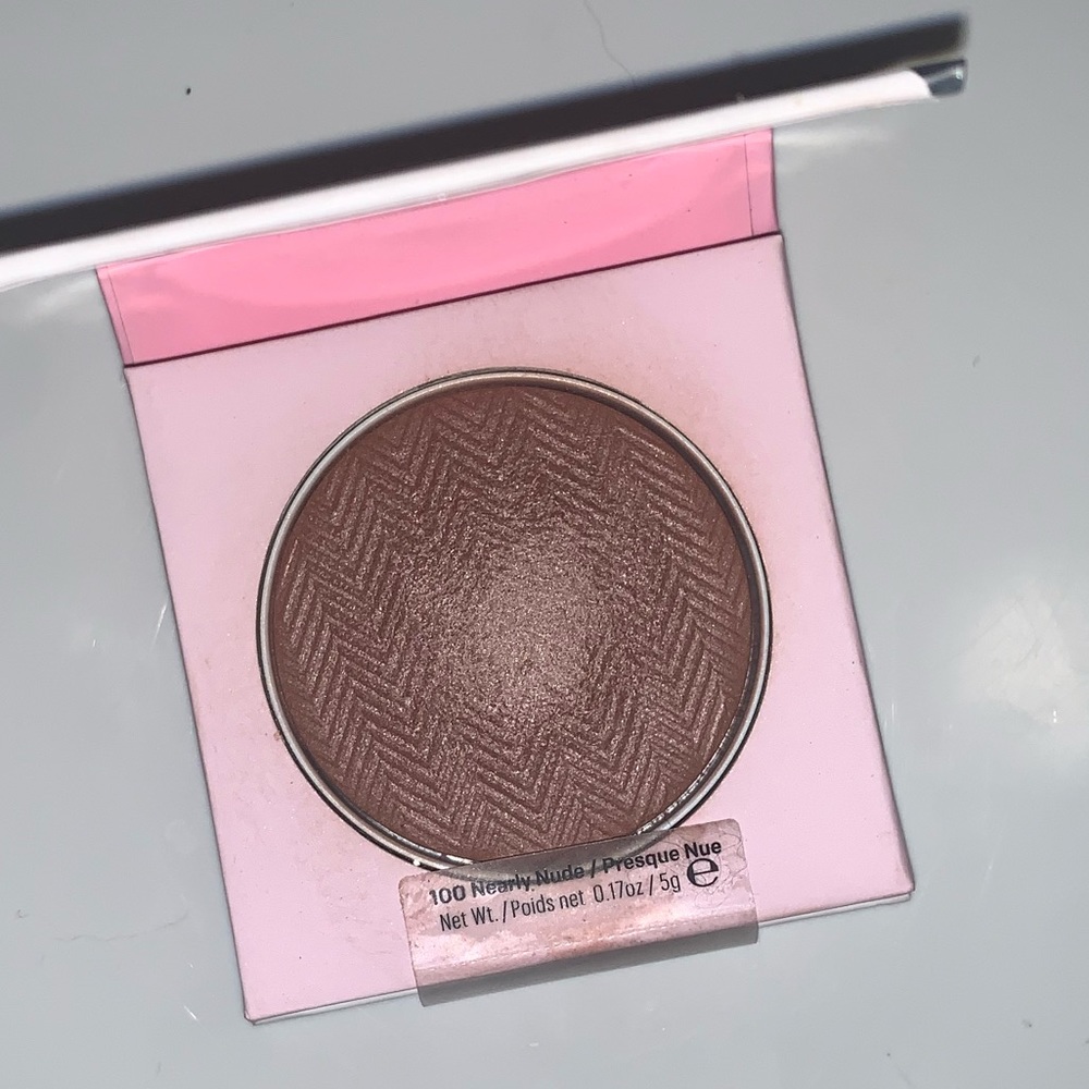 Almay healthy hue blush 🌸 in nearly nude